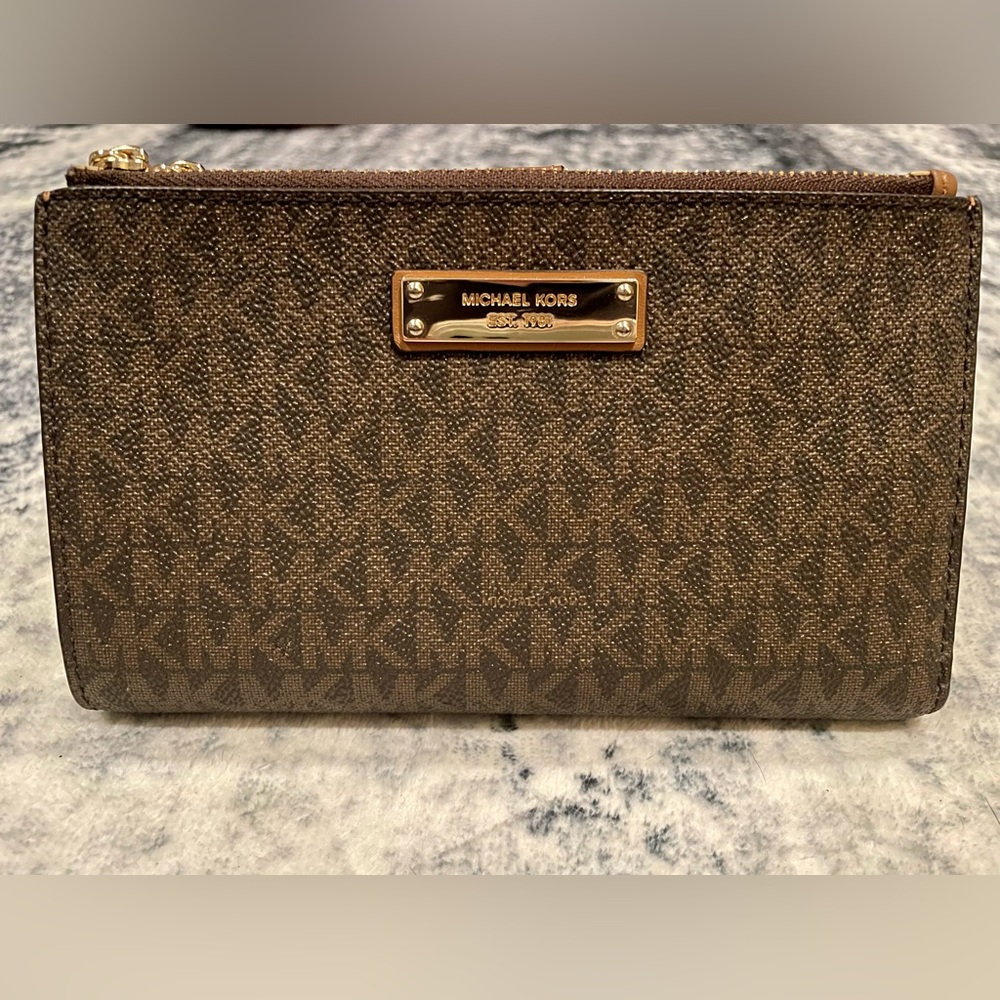 Michael Kors Adele Logo Smartphone Wallet/wristlet
